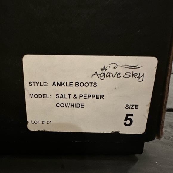 Agave Sky cowhide Fringe Boots size 5 - Picture 3 of 4